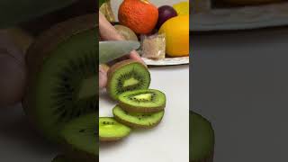 Slicing Kiwi Fruit #slicing #fruitslicing #kiwi