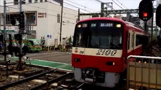 2019年9月5日京急衝突事故以前の神奈川新町駅踏切側 京急快特通過