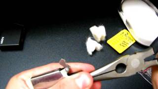 How to trim a Zippo wick