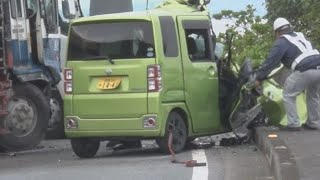 ダンプカーと正面衝突　軽乗用車の10代男性2人が意識不明の重体　大宜味村