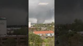 Tornado moves through Little Rock, Arkansas