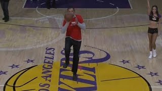 Vlade Divac nails half-court shot to win $90,000 for charity: Warriors at Lakers