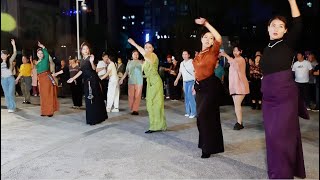 The Zhuorechamu team Tibetan dance   “golden sun”