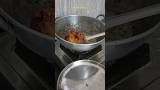 அம்மா மழை காற்று வீசும் போது பஜ்ஜி சுட சுட செய்தால்