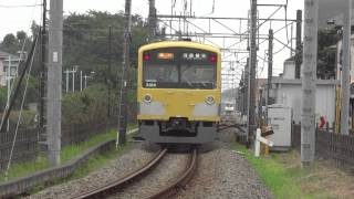 西武多摩湖線を走る3000系3017Fと新101系251F（秋）／武蔵大和＠SONY WX10