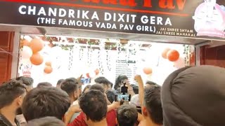 Vada Pav Girl की New Shop Grand Opening पर दीदी ने करा जबरजस्त Dance 😍 | vada pav viral girl