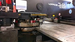 AMADA Vipros 358 QUEEN Turret Punching Machine (1998) - Working room