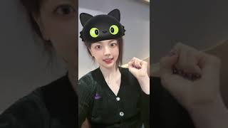 小猫咪#杨超越 喵呜一口~