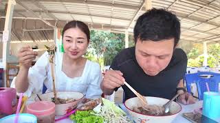 Ep9. ก่อนเดินทางไปหาพี่วุดทัวร์ก๊าบๆ แวะร้านลาบก๋วยเตี๋ยวอุบล