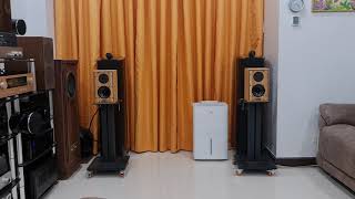 HiFi System. Harbeth P3ESR 40th Anniv. speakers. A Chid Is Born