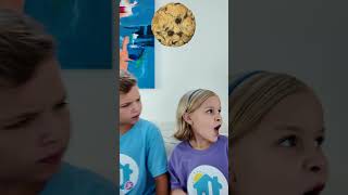 🍪She shares with everyone! #kidsgames #kidssong