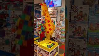 How are Geoffrey’s “making it look like an accident” acting skills? #toysrusisback #toysrus