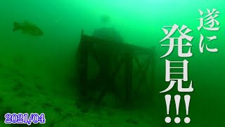 [Remains of intake tower] Underwater image of Kitakomatsu Swimming Pool on Lake Biwa.