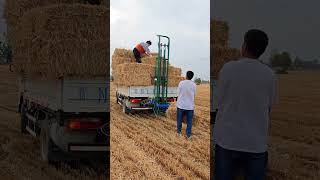 part 201Loading straw bales into a truck saves time, effort and labor. Hanging it on the truck...