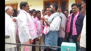 ఫ్రెండ్లీ ఎమ్మెల్యే ఎర్రబెల్లి దయన్న/రైతులతో చెరగని చిరునవ్వుతో