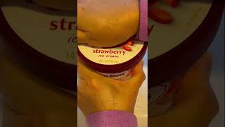 🍨HAAGEN DAZS 🍓STRAWBERRY ICE CREAM #icecream #strawberryicecream #haagendazs #shorts  #asmr