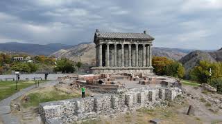 Фантастический пролет над Храм в Гарни в Армении. Fantastic flight over Garni Temple in Armenia.