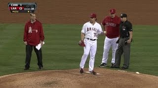 CWS@LAA: Wilson hit by Ramirez's line drive in sixth