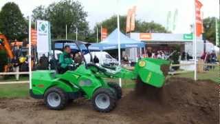 Avant 4-1000 Soil \u0026 Waste Screening Bucket on an Avant 750 Loader at the IOG Saltex Show @ Windsor