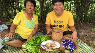 ก้อยกุ้งแซ่บๆ บรรยากศดีๆที่บ้านนอก - [ ยายเตี้ยพาแซ่บ ]