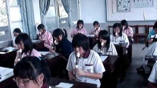 2009南投國中二年四班直笛練習~~音樂教室