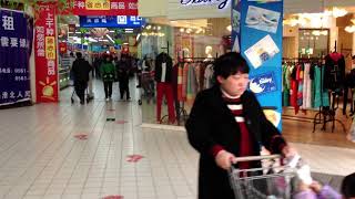 2013年安徽淮北沃尔玛门口 Entrance to Walmart in Huaibei