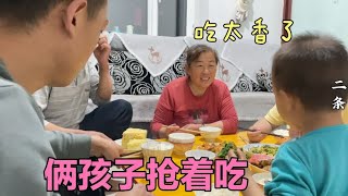 农村老妈挖回野菜，妹妹下厨做豆腐，晚饭俩孩子抢着吃，太香了！