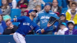 TB@TOR: Bautista runs down foul ball for a fine grab