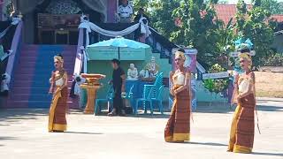 การแสดงรำหน้าไฟของนักเรียนโรงเรียนวัดมงคลสถิตย์