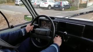 Renault 4.  Questa anziana signora può ancora dire la sua.