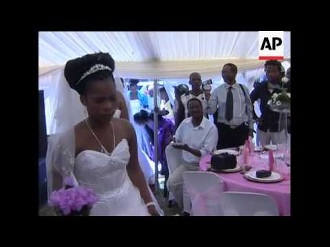 South African man marries 4 women at same time South African man marries 4 women at same time