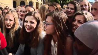 Screaming Bieber Fans Sings Outside Justins Hotel in Oslo Norway lol