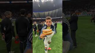 Messi’s biggest nightmare is celebrating! 👀 This is how Thomas Müller marked his 300 goals 🤩