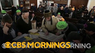 Ukrainians mark Purim and Passover while under siege