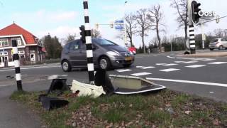 Verkeerslichten bij Frans op de Bult in Deurningen kapot gereden door vrachtwagen