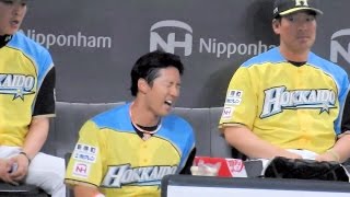 ＜2017.5.19オリックス戦1回裏＞激走し先制のホームを踏んでベンチに戻った後の帰ってきた杉谷拳士の様子