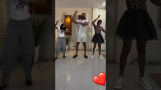 Singer flavour and his daughters dancing to his song#africa#flavour