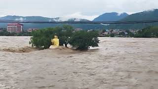 नारायणी नदिमा बाढि, बुद्धको मुर्ति डुब्नै लाग्यो, सबै सचेत रहनुहोला