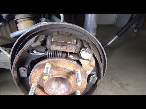 Drum brake shoes replacement (2001-2007 Ford Escape) Drum brake shoes replacement (2001-2007 Ford Escape)