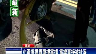 小黃擦撞貨車撞電桿 司機乘客全送醫－民視新聞