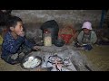 Collecting green vegetables and cooking curry by using primitive technology