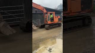 HITACHI UH062 13T EXCAVATOR