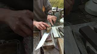 叉鬼山刀を研ぐ Sharpen the Matagi machete