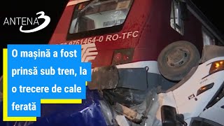 O mașină a fost prinsă sub tren, la o trecere de cale ferată din Buzău