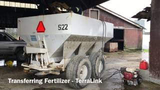 Transfer fertilizer with hydraulic auger from broken spreader