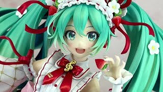 SF22 - GSC - Hatsune Miku 初音ミク - 15th anniversary ver display - based on a design by Morikura En 森倉円