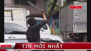 Tin Nóng Nhất - Truy xét người đi xe máy điên cuồng chặt kính ô tô, xe hơi đang chạy