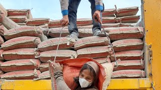 Today's program is exporting cement from the warehouse and unloading it from the truck.