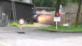 Explosion demonstration using venting panels