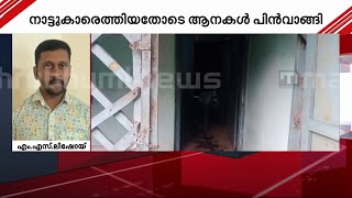 അടുക്കള വാതിൽ പൊളിച്ച് വീടിനുള്ളിൽ കയറി ആനകൾ; അതിരപ്പിള്ളിയിൽ കാട്ടാന ആക്രമണം